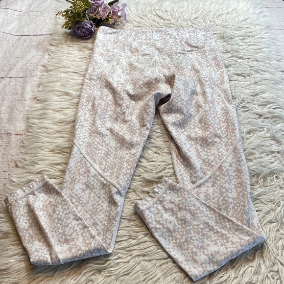 Athleta Salutation Stash Pocket Serpent Tight Leggings White sz S - Picture 8 of 10